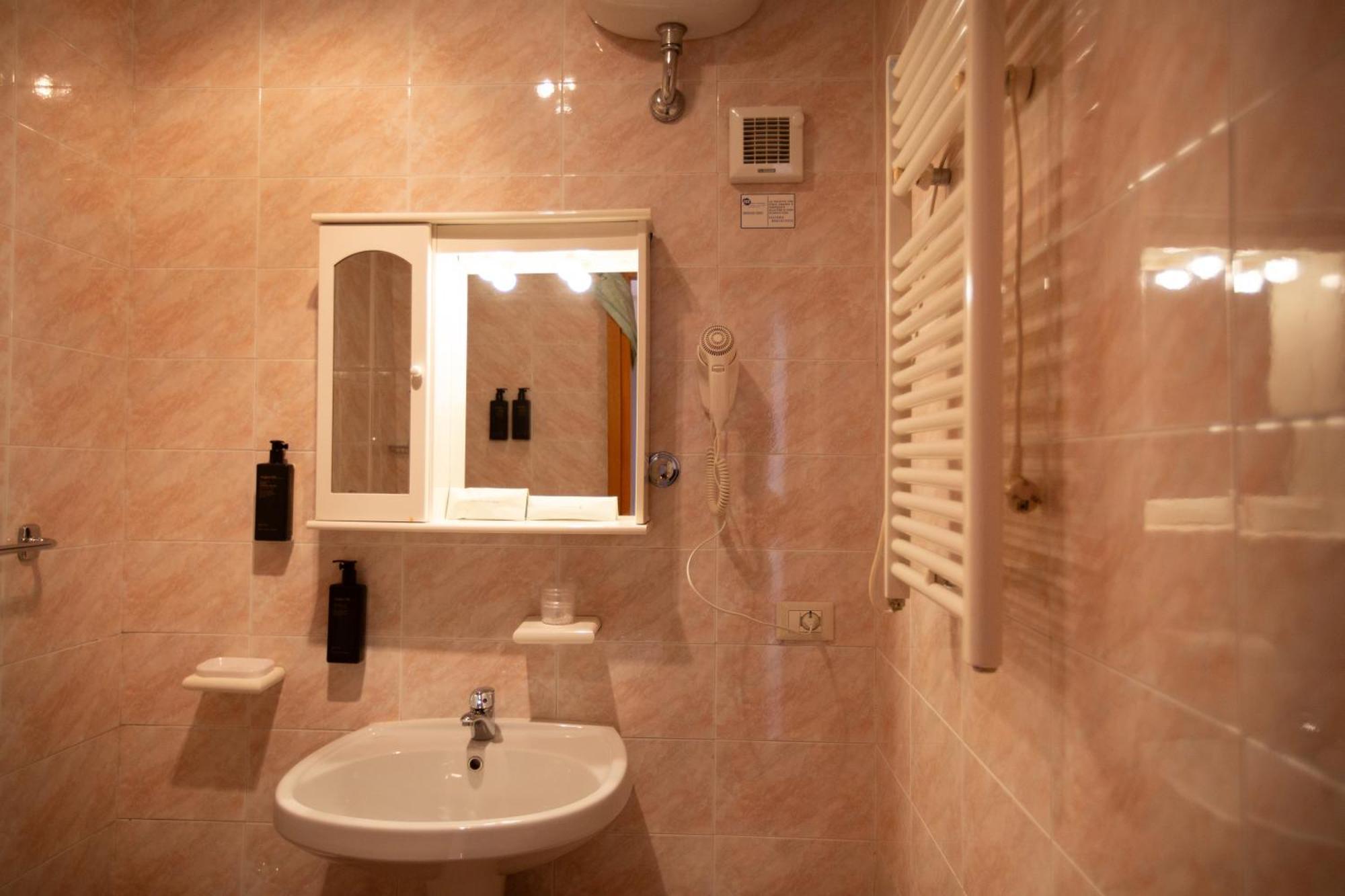 Bike & Bikers Hotel Restaurant Ampezzo Buitenkant foto